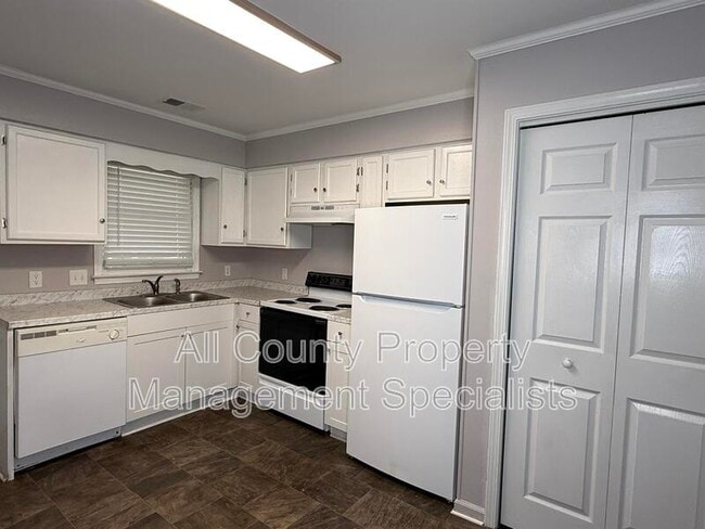 Photo - 1908 Greenoaks Rd