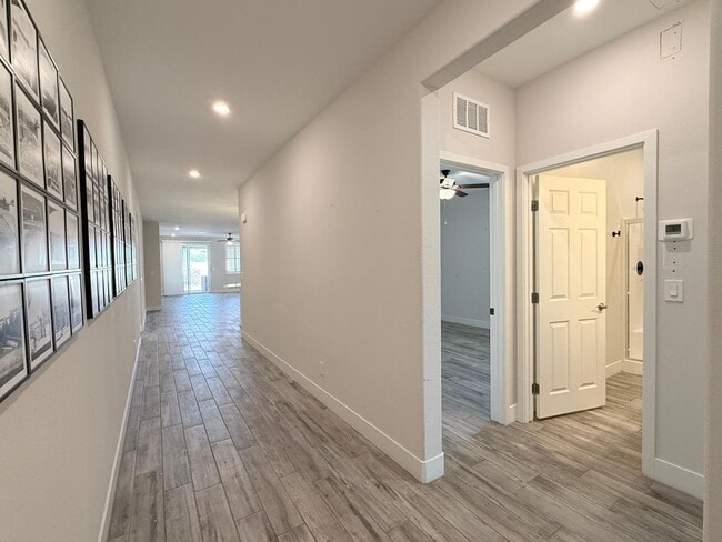 2922 Carothers Ct