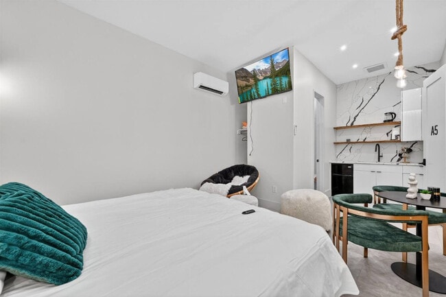 Photo - 443 Clove Rd Unit ID1366358P