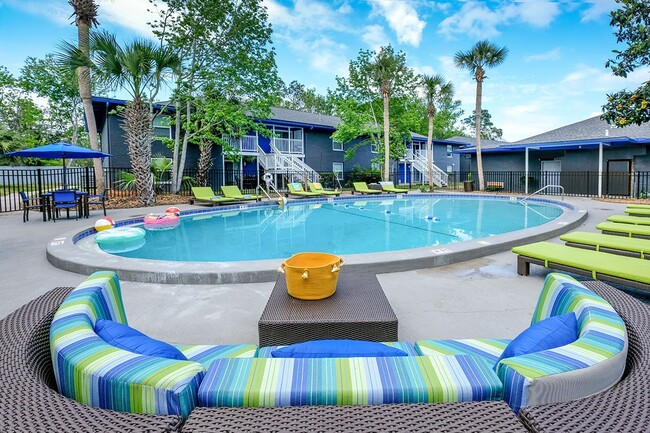 Mandarin Bay Apartments - Swimming Pool