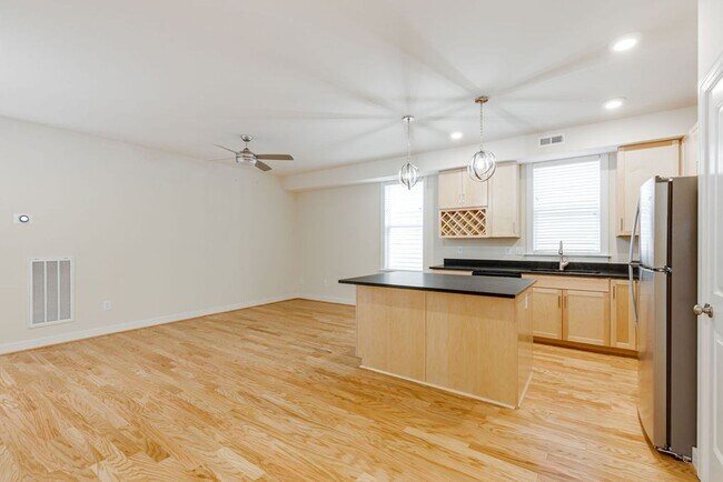 Photo - 1113 N 32nd St Unidad #1