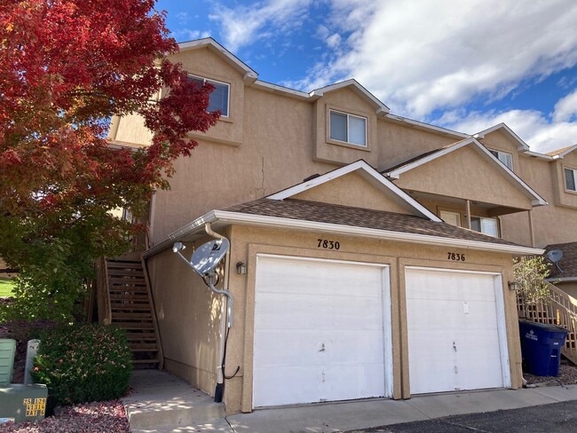 Building Photo - Corner 3 bed, 2.5 Bath Townhome in Distric...
