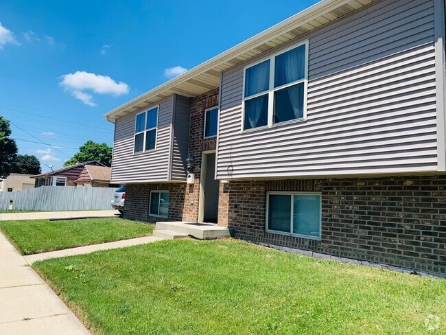 Building Photo - HH-2708-48-S Unit HH - 2708 Upper Rental