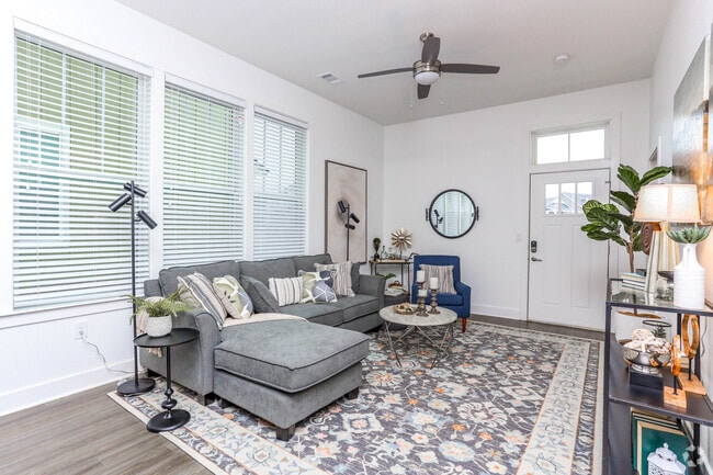 3BR, 2.5BA - 1,440 SF