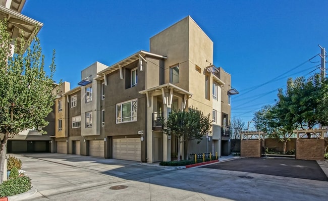 Photo - BRIGHT & PRIVATE, END CORNER UNIT, 2BR/2.5...