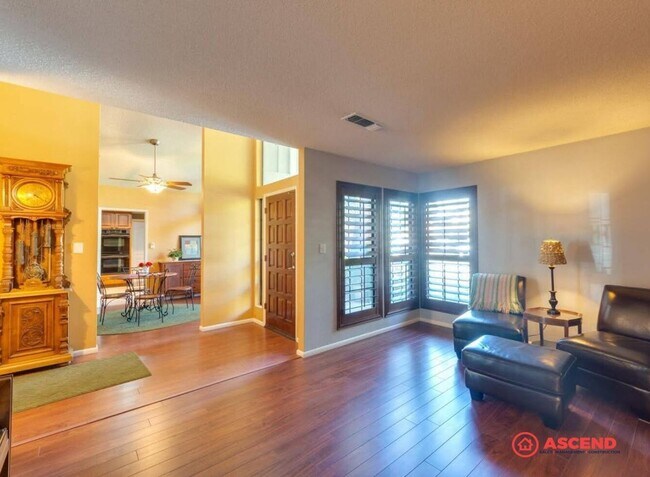 Photo - * MOVE IN SPECIAL!*