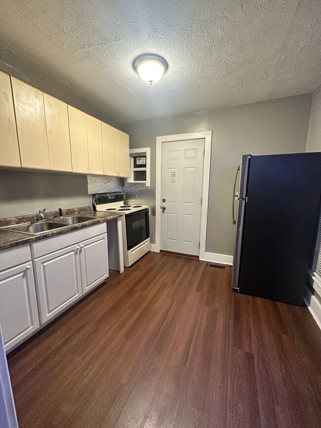 Photo - 1169 Nelson St