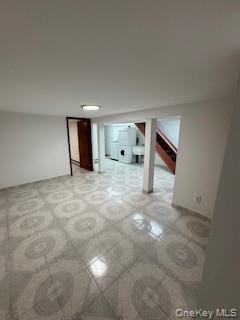 Photo - 61-25 Saunders St