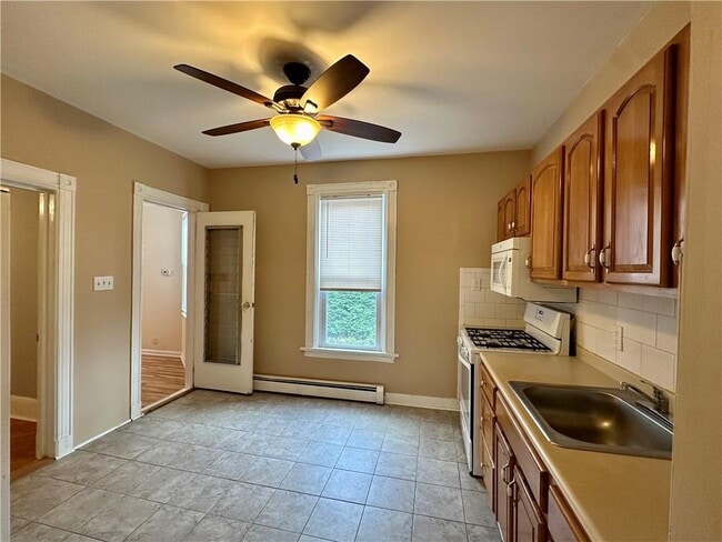 Building Photo - 28 Ten Eyck St Unit 1st Floor Rental