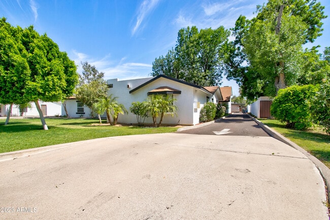 Photo - 2215 W Augusta Ave