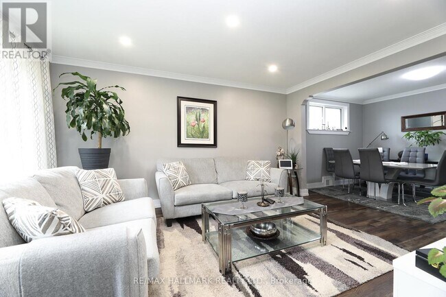 Photo - 1535 Pharmacy Ave