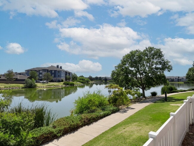 Photo - Lakeside 3 Bed/2.5 Bath Townhome in Gateway Community! Quiet, Scenic Living in The Heart Of Denver! Unidad 74