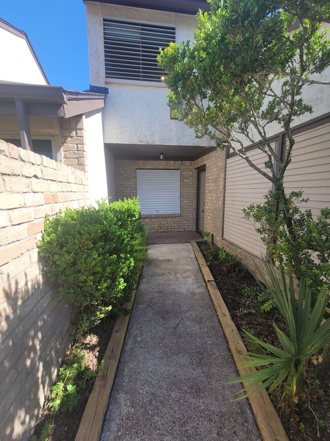 Photo - 7523 Beaudelaire Cir