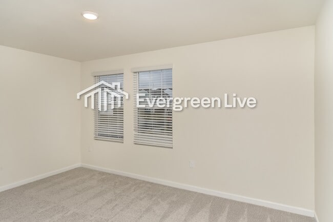 Photo - 169 Snowdrop Ave