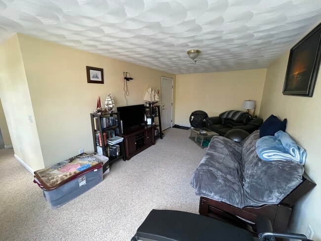 Sala de estar - 22 Railroad Ave Unidad 2