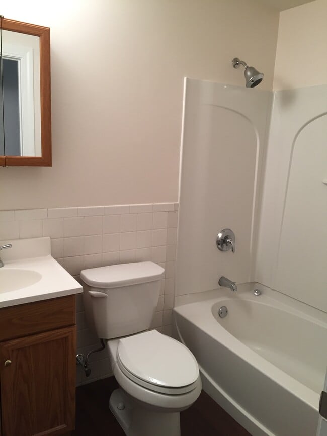 Photo - 1369 Saint Clair Ave Unit Upper