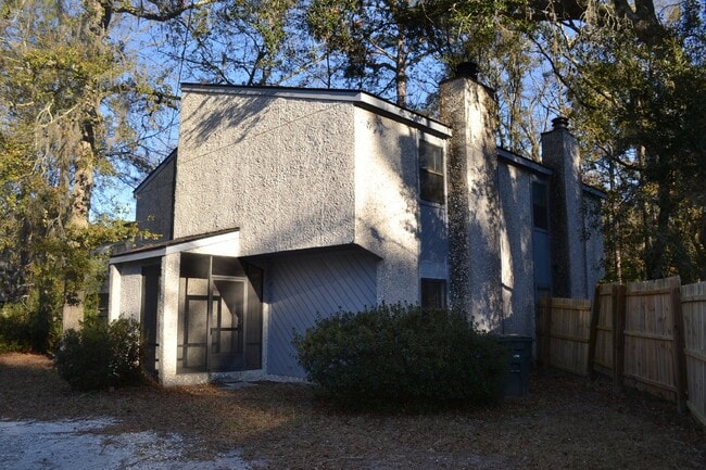 Building Photo - Home For Rent