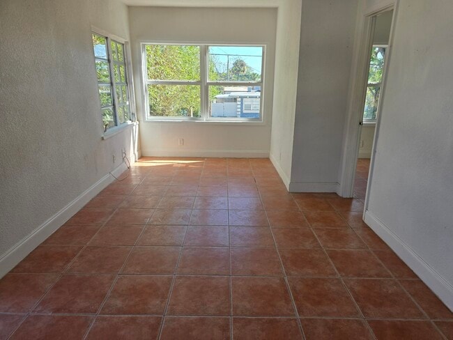 Photo - 803 Selkirk St