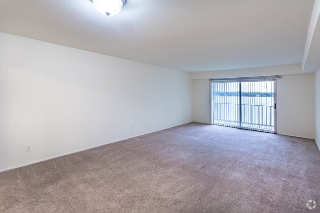 2 BR, 1.5 BA - Unit 5 - 1118 SF