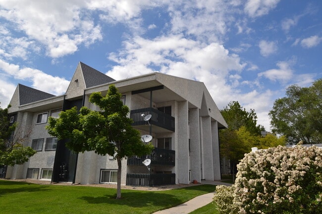 Building Photo - Awesome 3 Bed 2 Bath Condo Unit in Murray!!!