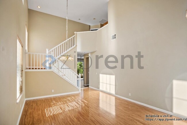 Photo - 8911 Church St