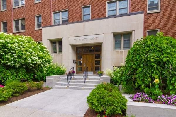 Building Photo - 225 MacLaren