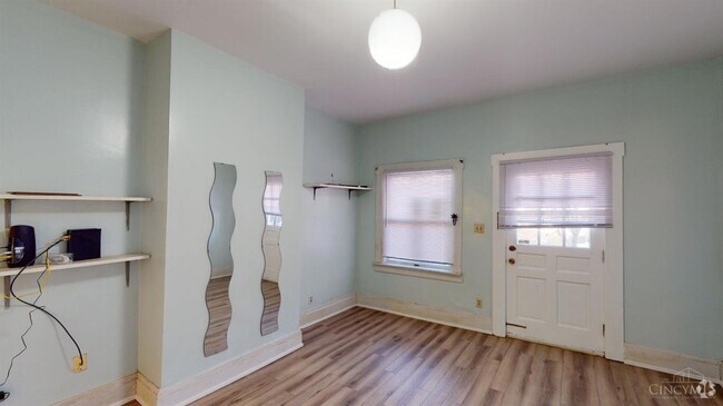 Building Photo - 623 Riddle Rd Unit 1 Rental