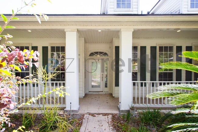 Photo - 168 Oak Common Ave