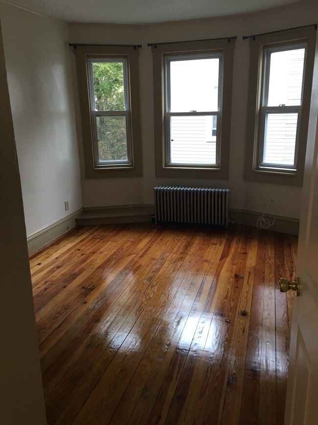 bdrm2 - 314 Elm St Unit 2nd floor
