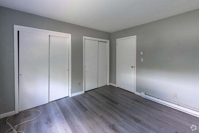 2 BR, 1.5 BA - 1,000SF - Primary Bedroom