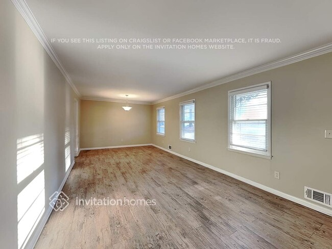 Photo - 686 Rollingwood Pl