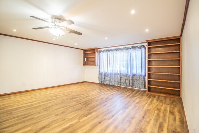 Photo - Spacious & Updated 4/2