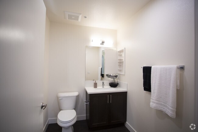 2BR, 2BA-1137 SF