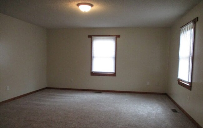 Photo - 138 Chestnut Dr SW