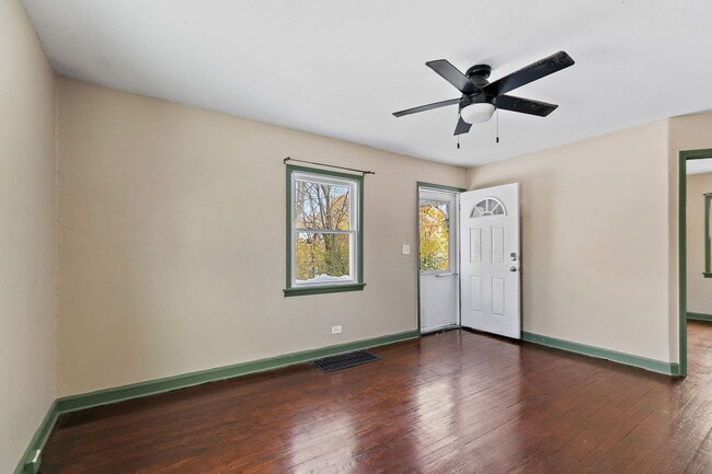 Photo - 1105 Woodlawn Cir