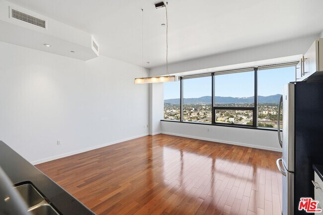 Photo - 1100 Wilshire Blvd Unit 2805