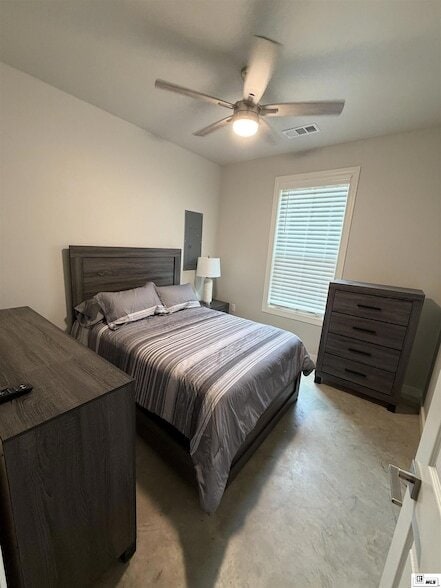 Photo - 106 Bradley St