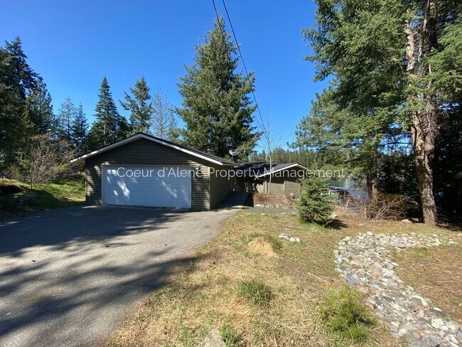 Building Photo - 2+ bed, 2 bath house on the Spokane River!