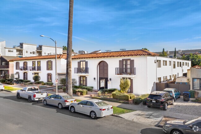 Regent Apartments - Regent Apartments Unit 9714-15