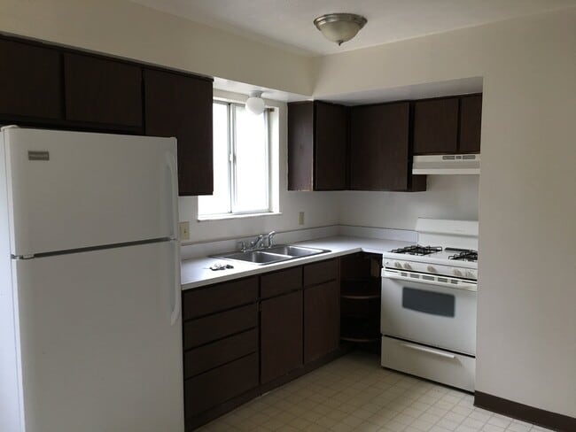 Photo - 682 Loomis Ave