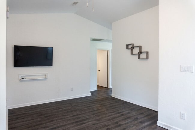 Photo - 3223 Albert Dr