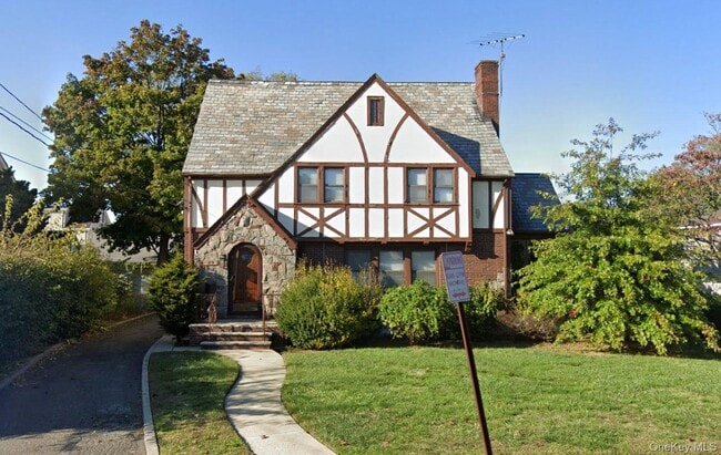 Building Photo - 29 Oak Ave