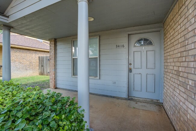 Photo - Conveniently located 2/2/2 with basement!!
