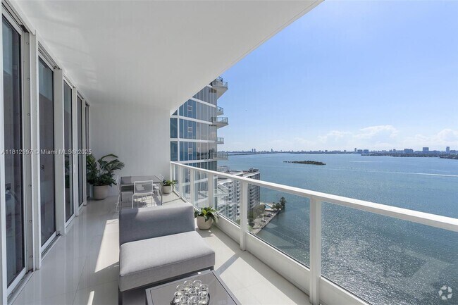Building Photo - 2020 N Bayshore Dr Unit 2105 Rental