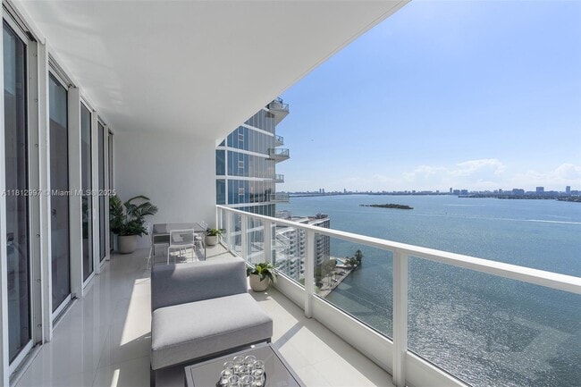 Building Photo - 2020 N Bayshore Dr Unit 2105 Rental