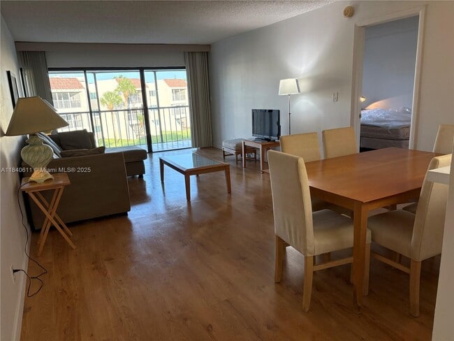 Building Photo - 230 Lakeview Dr Unit 301 Rental