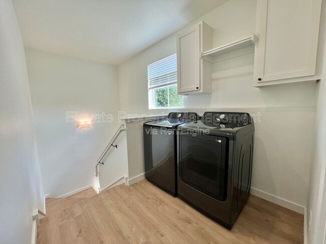 Photo - 216 E Hurd St