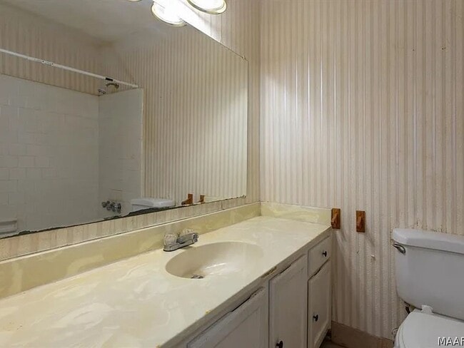 Photo - 548 Winston Dr