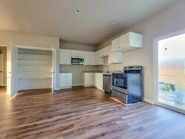 Photo - 3840 Skylane Ave