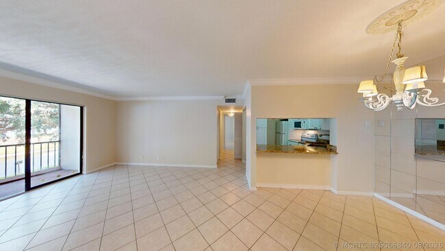 1015 Green Pine Blvd Unidad C2